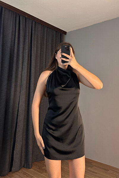 Sorridi Halter Yaka Sırt Dekolteli Saten Mini Elbise