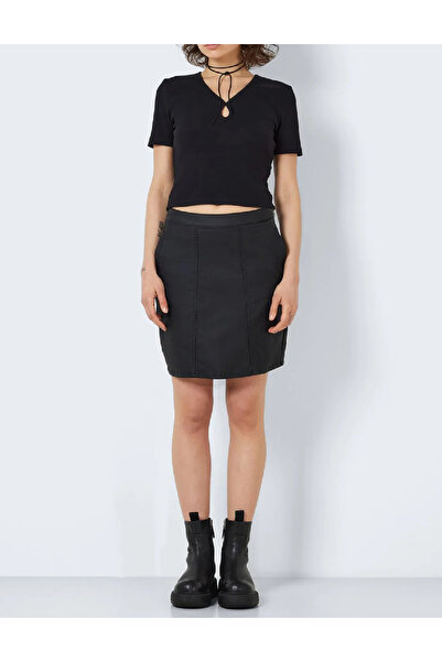 Noisy May Top, Black