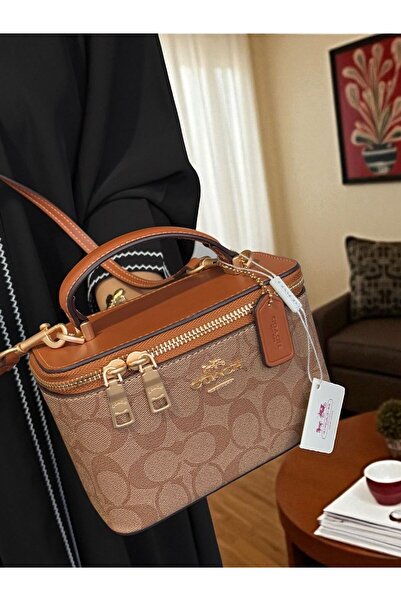 Generic Shoulder bag with accessories