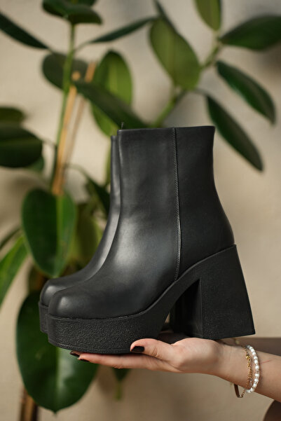 Melvoria ΠΑΠΟΥΤΣΙΑ Γυναικείες μπότες με λεπτό τακούνι και μυτερή μύτη με πέτρες