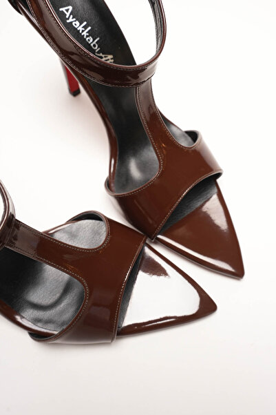 Ayakkabı Ateşi T-Strap Buckle Detail Pointed Toe Thin Heel Stiletto Shoes Tories