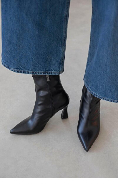 Stilbagshoes حذاء نسائي قصير بمقدمة مدببة من نورما، أسود اللون