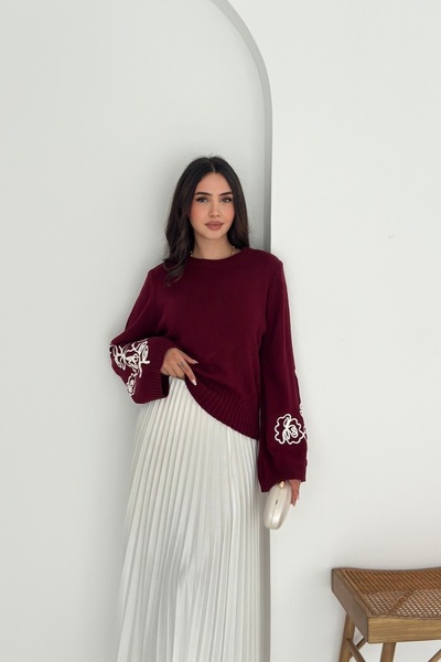 Noi Belis Spanish Sleeve Soft Textured Pattern Embroidered Knitwear Sweater Aw25Kz0006