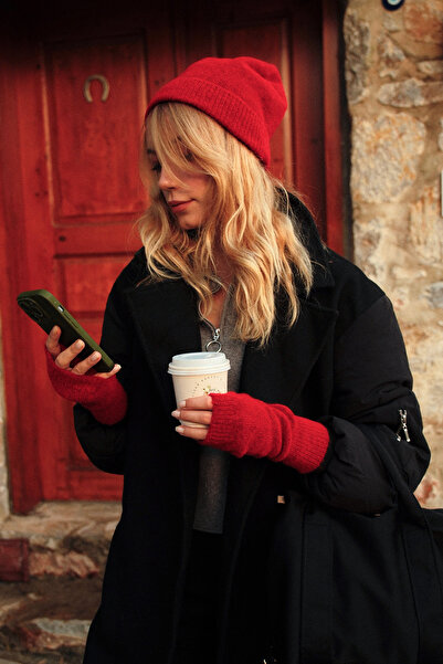 CHUBA Women's Knitwear Beanie and Gloves Two-Piece Set Red 26W5005