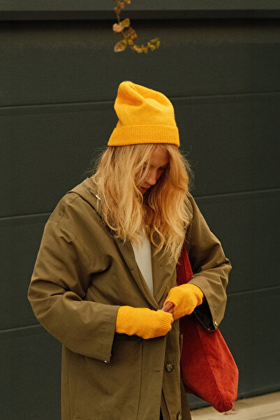 CHUBA Women's Knitwear Beanie and Gloves Two-Piece Set Yellow 26W5005