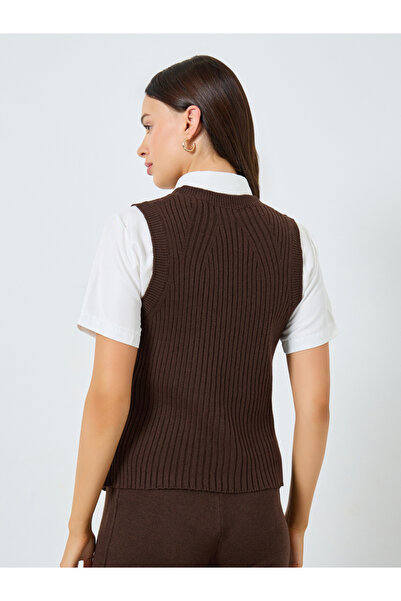 Styli Brown Ribbed Knit Sleeveless Vest