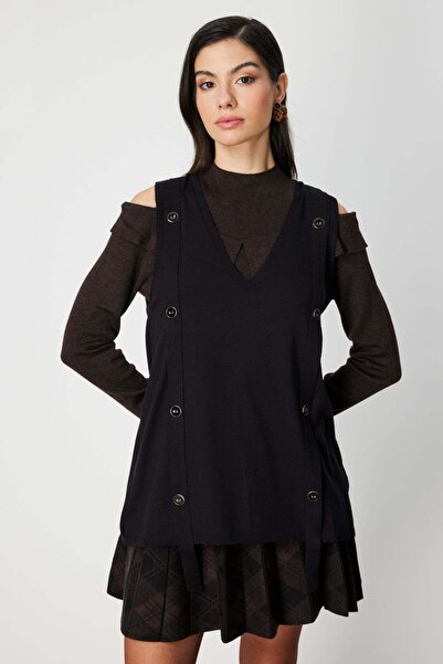 ON Süs Düğmeli V Yaka Süveter