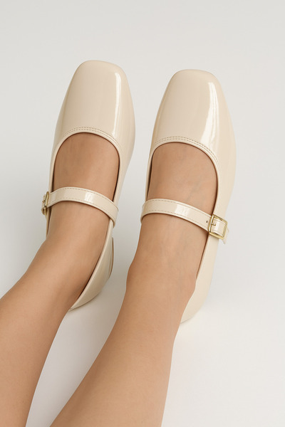 StWenn Women's Ballet Shoes Patent Leather Cream Gold Buckle Stylish Lightweight Orthopedic Non-Sound Sole