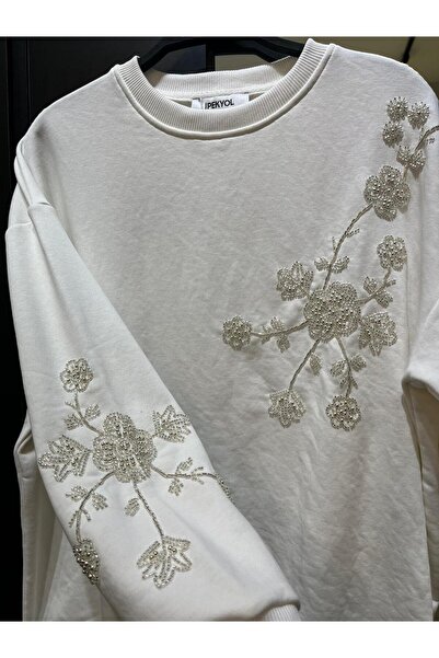 Butik BONCUK İŞLEMELİ SWEAT EKRU