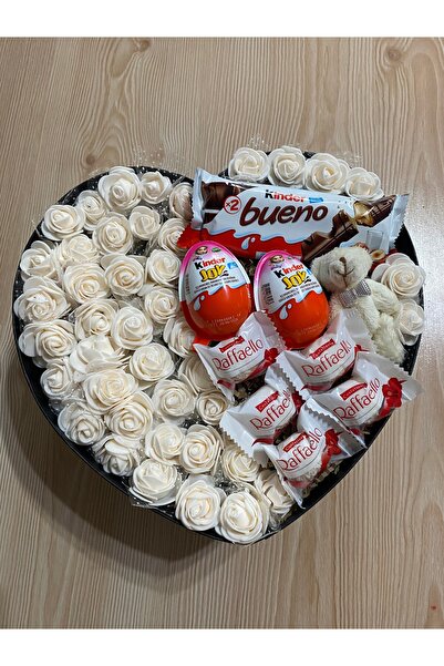 Sweet Beyaz güllü ,kalpli çikolatalı aşk kutusu