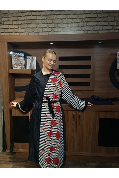 Store Çiçek desenli ve Çizgili kumaş detaylı kadın abaya