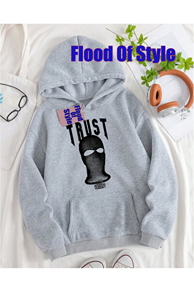 Flood Of Style سويت شيرت رمادي اللون ذو ياقة مينيماليست مطبوع بيسكيت