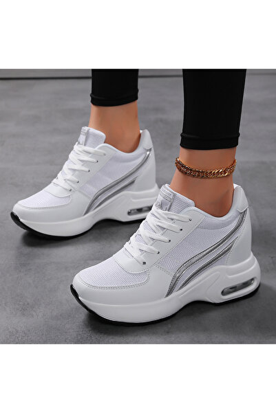 SOSENFER Autumn/Winter 2026: Hundreds of women's sneakers, running shoes, jog...