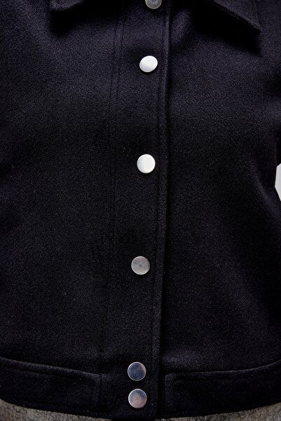 Bolivente Amelie Black Regular Cashmere Jacket with Snap Closure