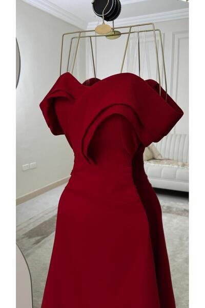 Generic Mermaid dress with a wavy shoulder design.