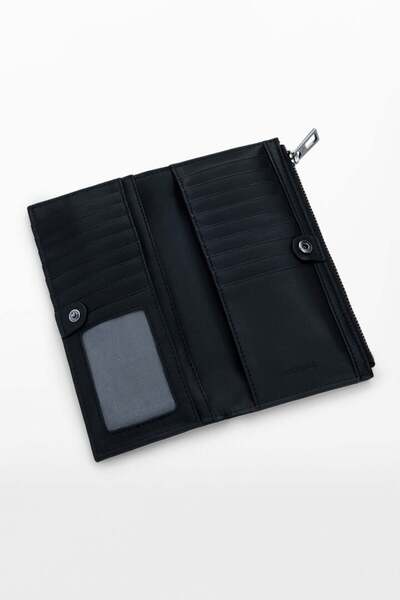 Desi Medium wallet with studs and snake pattern