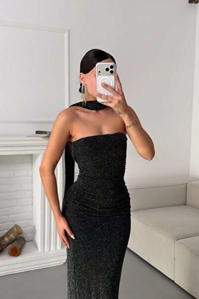 MARTYZ فستان بدون حمالات بتفاصيل وشاح حول الرقبة في الخلف شق