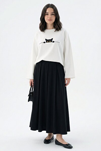 InStyle Oversized White Sweatshirt with Cat Pattern Embroidery