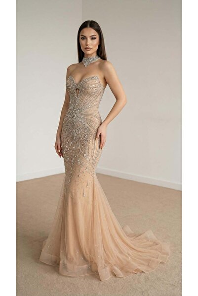 Hanımefendi Giyim فستان سهرة بقصة السمكة مزين بأحجار لامعة وتفاصيل ياقة عالية