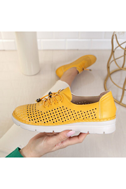 Sigma lightweight yellow shoes