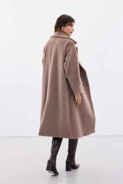 Kokoşum Butik 6610 Palton lung cu pene cu detaliu cu nasturi Mink