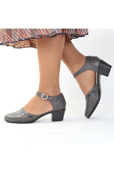 Eluna perforated gray heeled shoes