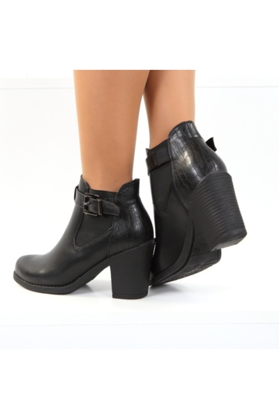 lary Black Ankle Boots Square Heel