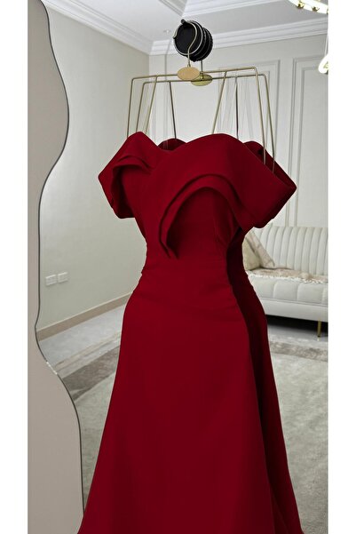 Seela A soft, elegant, and attractive evening dress