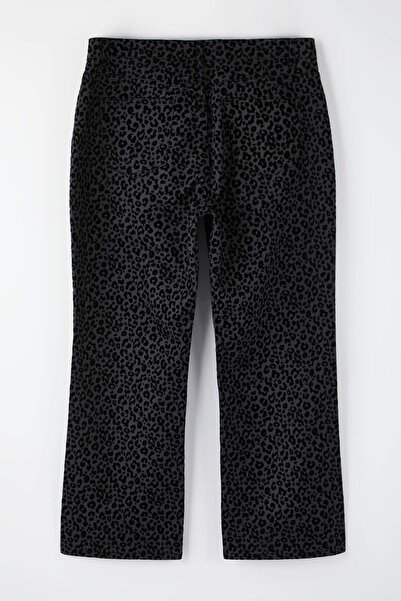 Trendyol Curve Schwarze Jeans im Wildleder-Look mit Leopardenmuster, hoher Taille und weitem Bein in Übergröße TBBAW26CJ00045