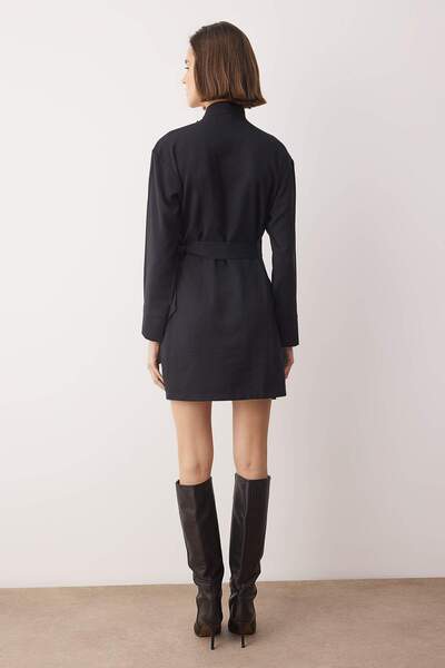 Trendyol Collection Μαύρο ίσιο κοντό / μίνι υφαντό φόρεμα TWOAW26EL00291