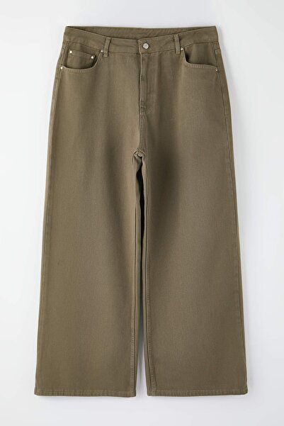 Trendyol Curve Khakifarbene High-Waist-Jeans im 90er-Jahre-Stil mit weitem Bein und Übergröße TBBAW26CJ00053