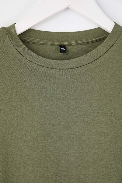 Trendyol Curve Πλεκτή μπλούζα με ραβδώσεις από βισκόζη εκρού-χακί μεγάλου μεγέθους