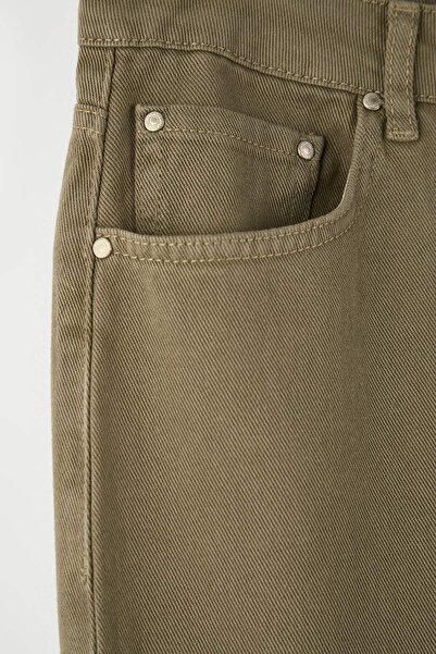 Trendyol Curve Khakifarbene High-Waist-Jeans im 90er-Jahre-Stil mit weitem Bein und Übergröße TBBAW26CJ00053