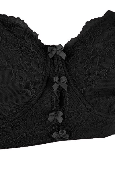 Trendyol Curve Schwarzes Bügel-Dessous-Set mit Spitze und elastischem Unterteil in Übergröße TBBAW26DG00001