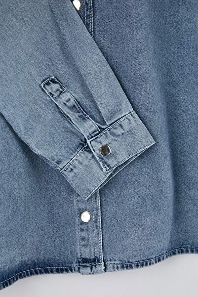 Trendyol Curve Ανοιχτό μπλε με πέτρες Τζιν πουκάμισο μεγάλου μεγέθους TBBAW25AX00002