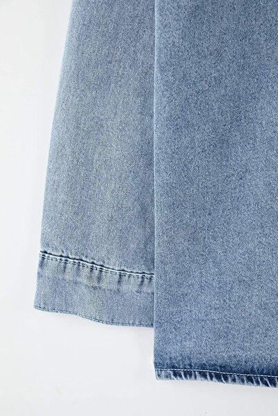 Trendyol Curve Ανοιχτό μπλε με πέτρες Τζιν πουκάμισο μεγάλου μεγέθους TBBAW25AX00002