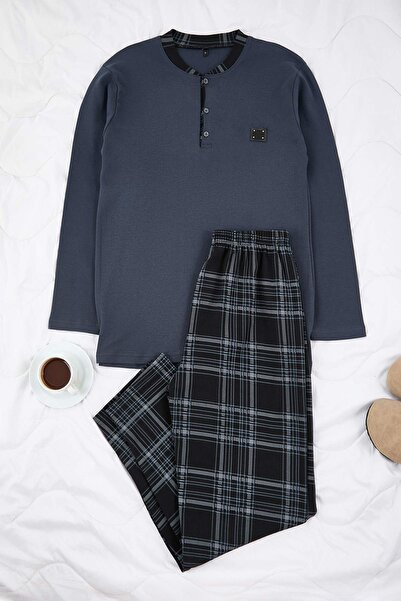 Trendyol Collection Geräucherter, kariert gestrickter Pyjama mit regulärem Knopfkragen TMNAW26PT00076