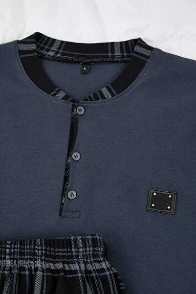 Trendyol Collection Geräucherter, kariert gestrickter Pyjama mit regulärem Knopfkragen TMNAW26PT00076