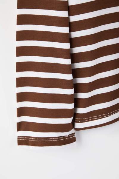 Trendyol Curve Brown Striped Regular/Normal Fit Basic Crew Neck Knitted T-Shirt Tbbaw26Bf00003