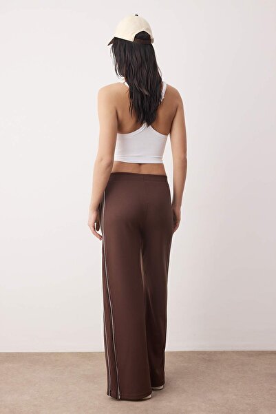 Trendyol Collection Brown Straight Interlock Sportswear Sweatpants Thmaw26Ea00001