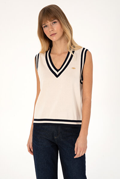 U.S. Polo Assn. سترة نسائية كريمية برقبة على شكل حرف V 50297131 -VR071