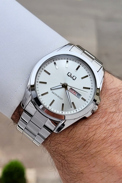 Q&Q Silver Renk 24 Ay Garantili 40,5 mm Göstergeleri Aktif Erkek Kol Saati