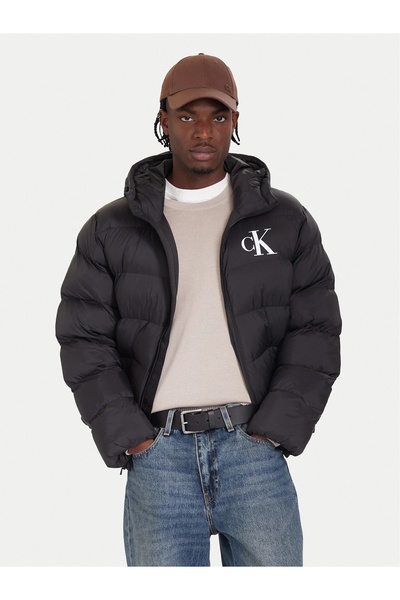 Calvin Klein Férfi márkajelzéssel ellátott, stílusos megjelenésű, téli használatra alkalmas fekete kabát LV04RD528G UB1