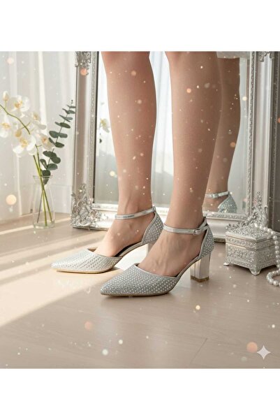 BST Wide-heeled sandal studded with stones on the front and back