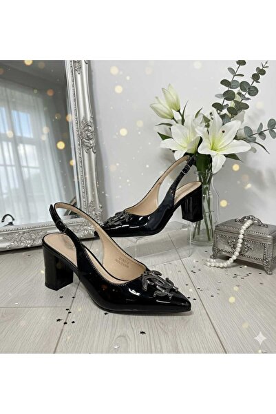 CBBM صندل نسائي كعب عريض مقاس وسط بجلد لماع مع بروش من الامام باللون الذهبي ا...