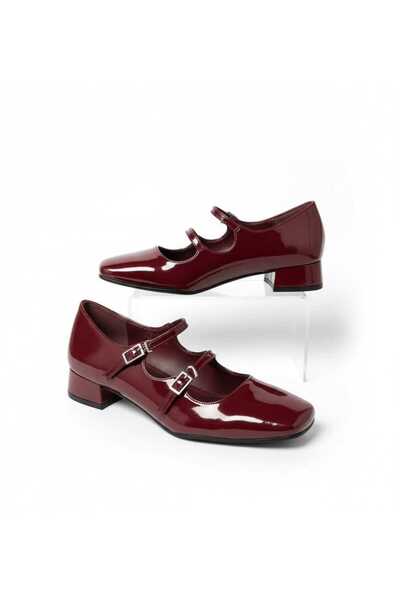 Chance جزم نسائي الموديل الجديد جلد لماع على خطين من الامام يضيف اناقة وجمال في اللبس