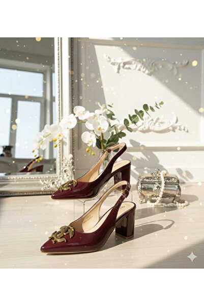 CBBM صندل نسائي كعب عريض مقاس وسط بجلد لماع مع بروش من الامام باللون الذهبي ا...