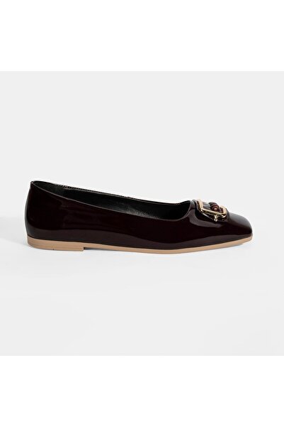 Desa Women's Burgundy Patent Leather Ballerinas with Metal Buckle Accessories