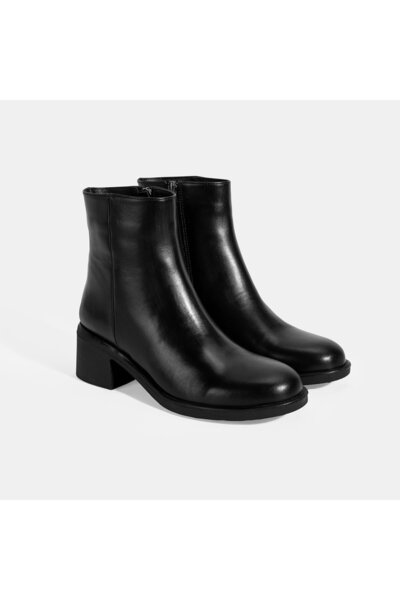 Desa Women's Black Zippered Heeled Leather Boots