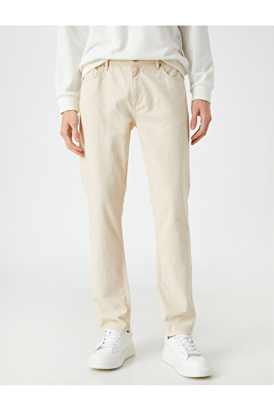 Koton Basic-Hose mit Knopfdetail und Taschen